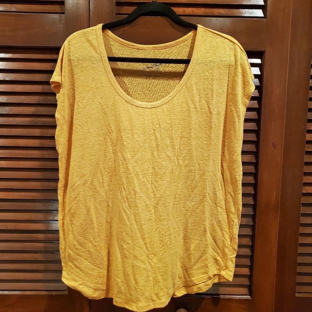 Universal Thread Scoop Neck T | size L